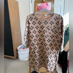 Rylee + Cru Tan Tunic with Black Star Pattern